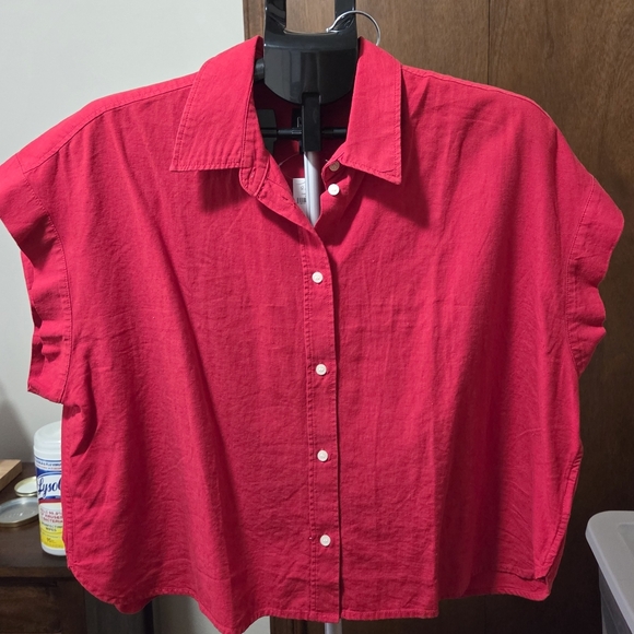 NWT GAP Women's Red Button-Up Top - Picture 1 of 5